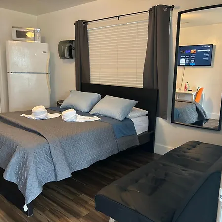 Appartement Trendy Pads In Hollywood